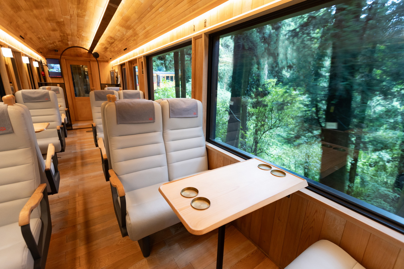 車廂加大景觀窗加寬至165公分