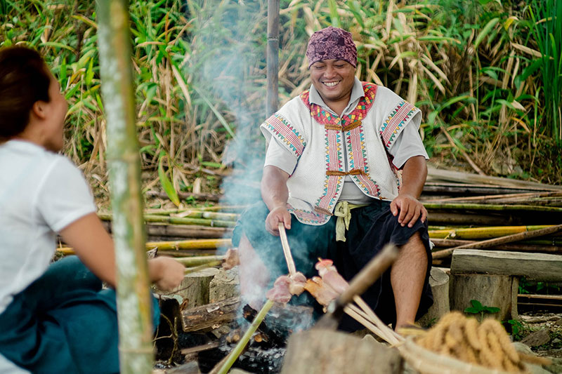 Meja Makan Luar Pemburu