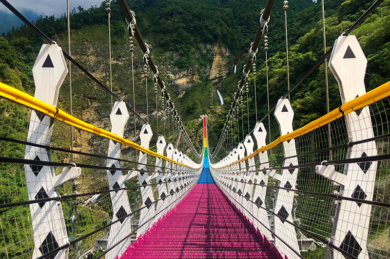 Taman Jambatan Gantung Pelangi Shuanglong